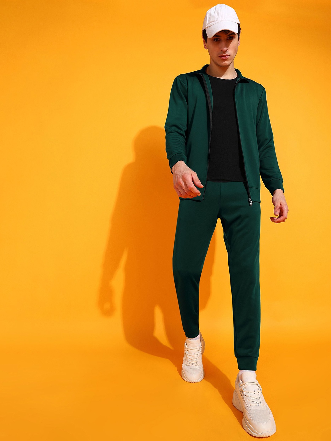 

INDICLUB Men Solid Mid-Rise Tracksuit, Green