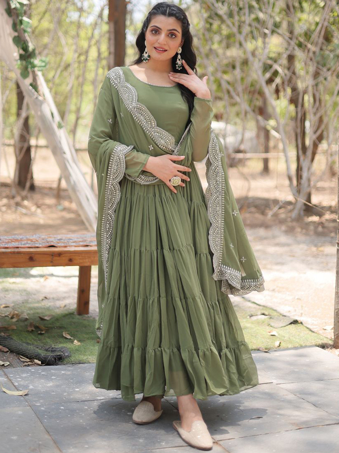 

Ethnic Yard Round Neck Georgette Anarkali Kurta with Pyjamas & Dupatta, Green