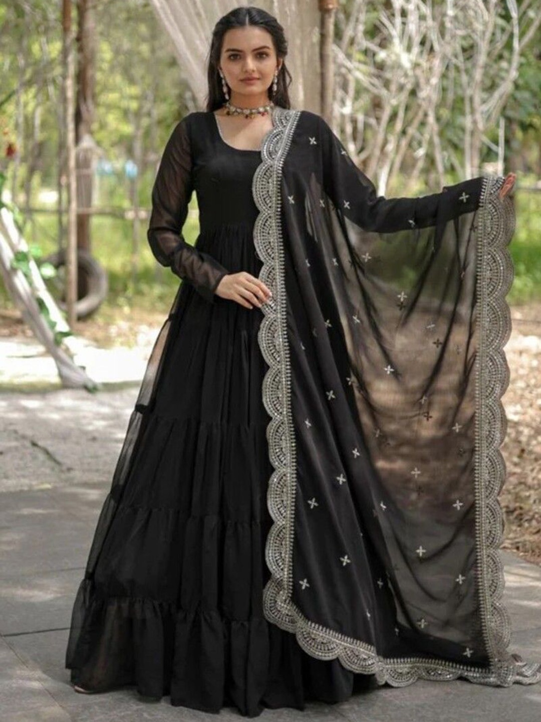 

Ethnic Yard Round Neck Georgette Anarkali Kurta with Trouser & Dupatta, Black