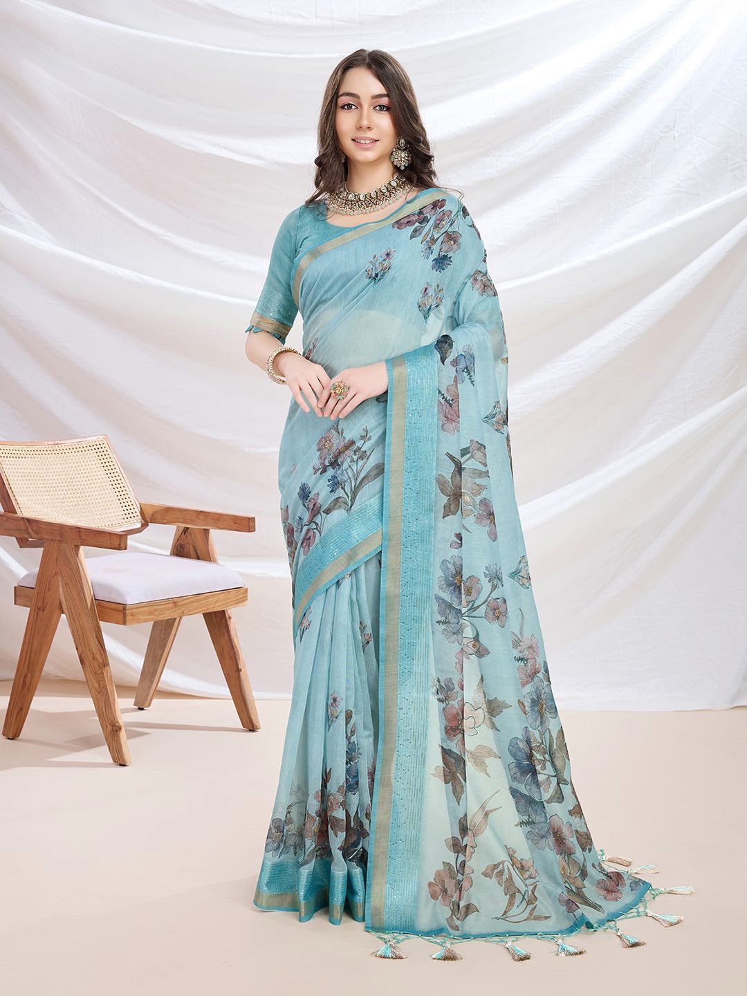 

Mitera Floral Sequinned Saree, Turquoise blue