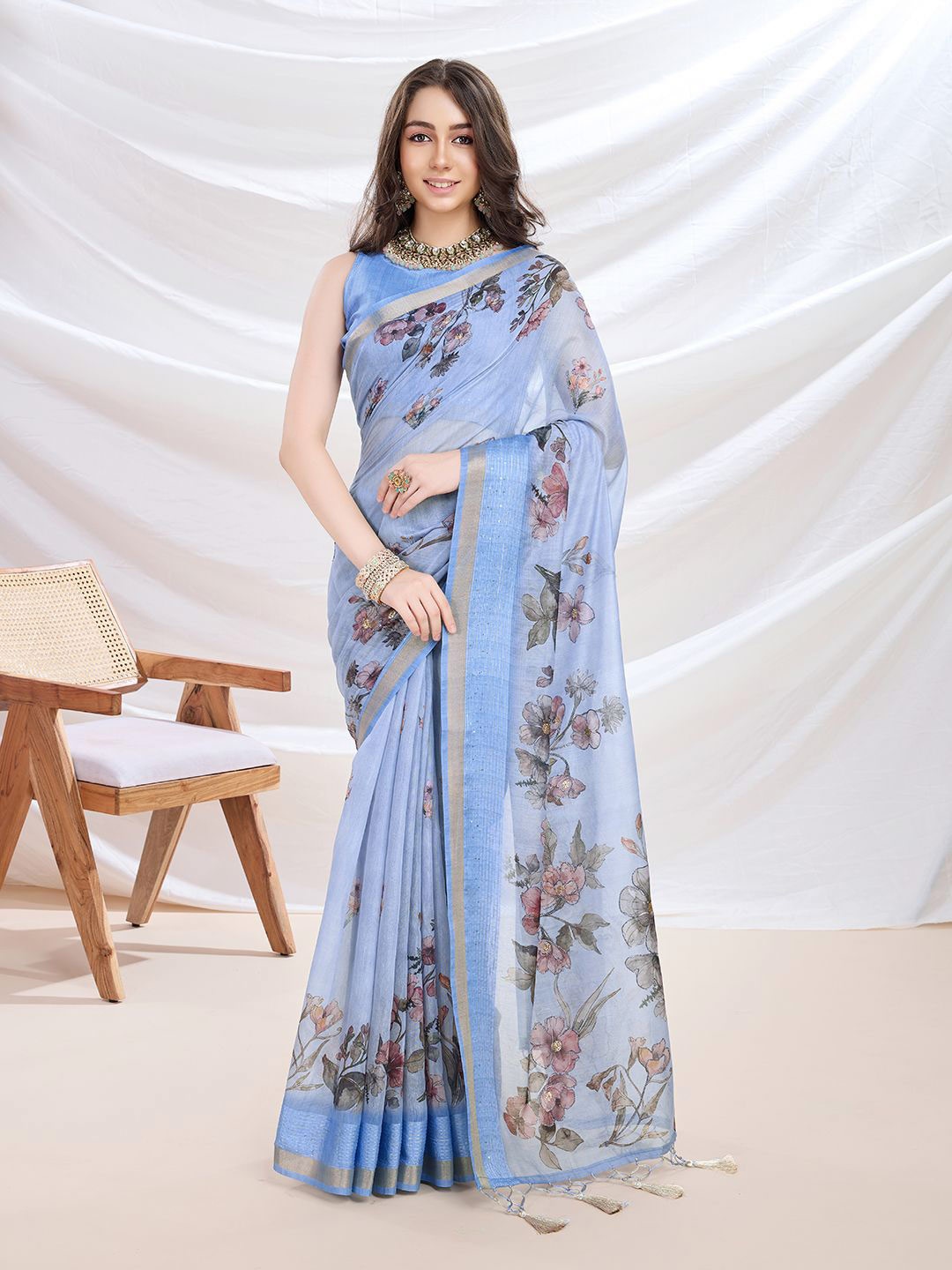 

Mitera Floral Sequinned Saree, Blue