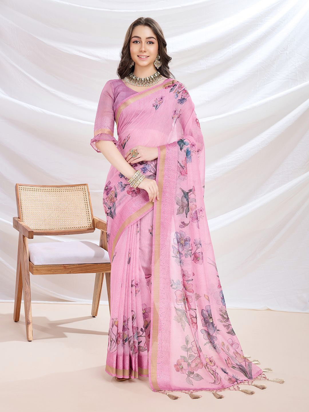 

Mitera Floral Printed Saree, Pink