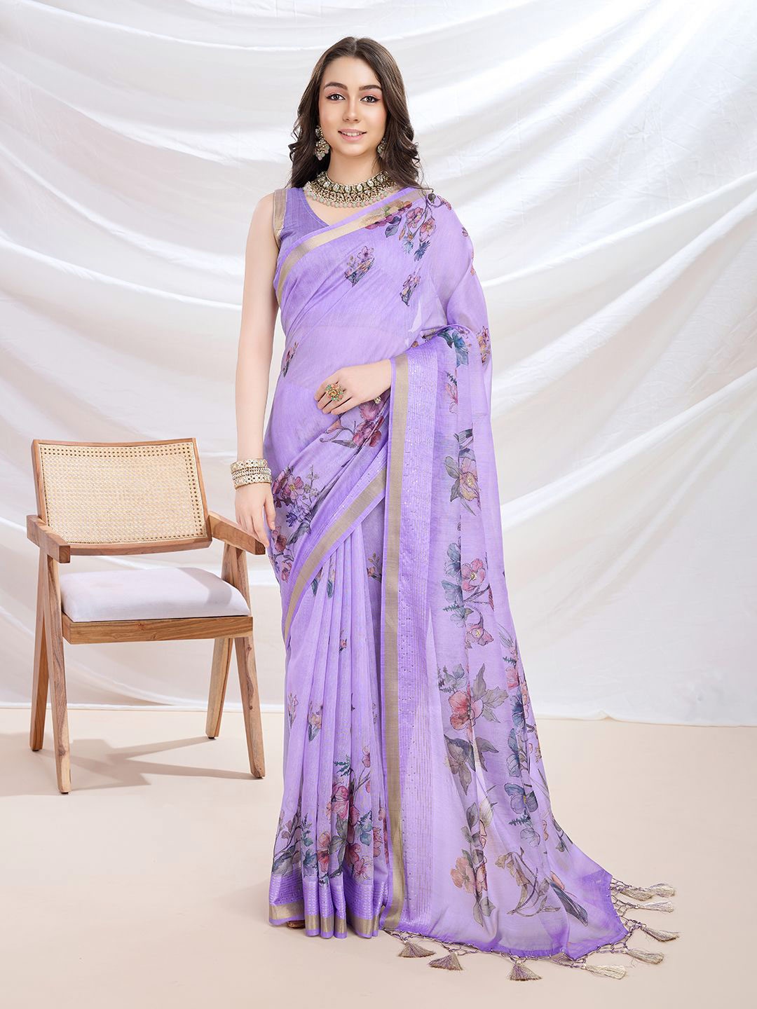 

Mitera Floral Printed Embellished Sequinned Saree, Purple