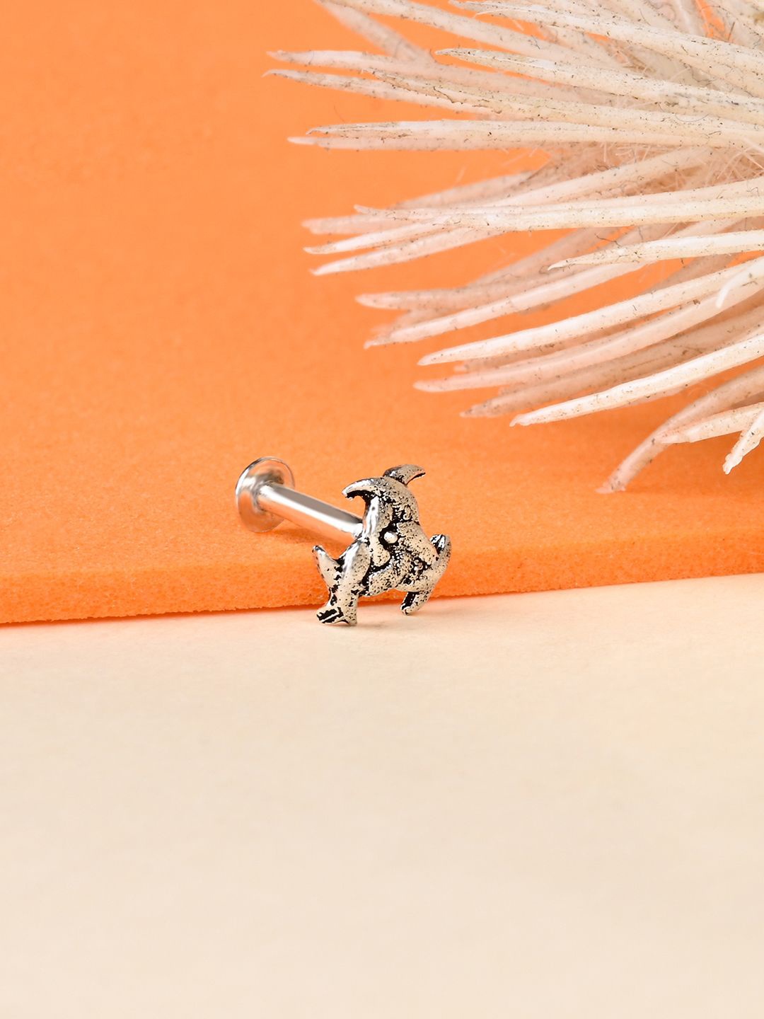 

TOUCH925 Oxidised Criss Cross 925 Pure Silver Stud Nosepin