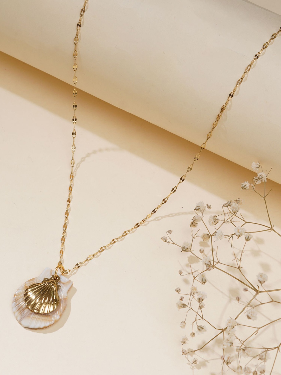 

JEWILLEY Gold-Plated Exotic Boho Stainless Steel Contemporary Pendant With Chain
