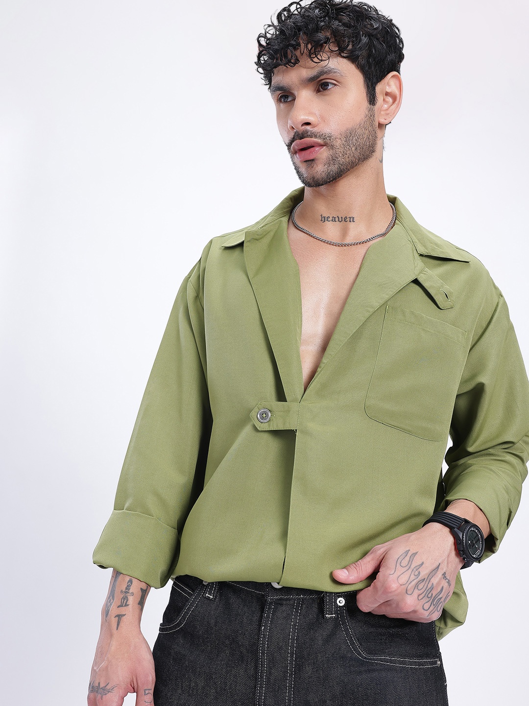 

glitchez Elevated Essentials Relaxed Patch Pocketed Shirt, Green