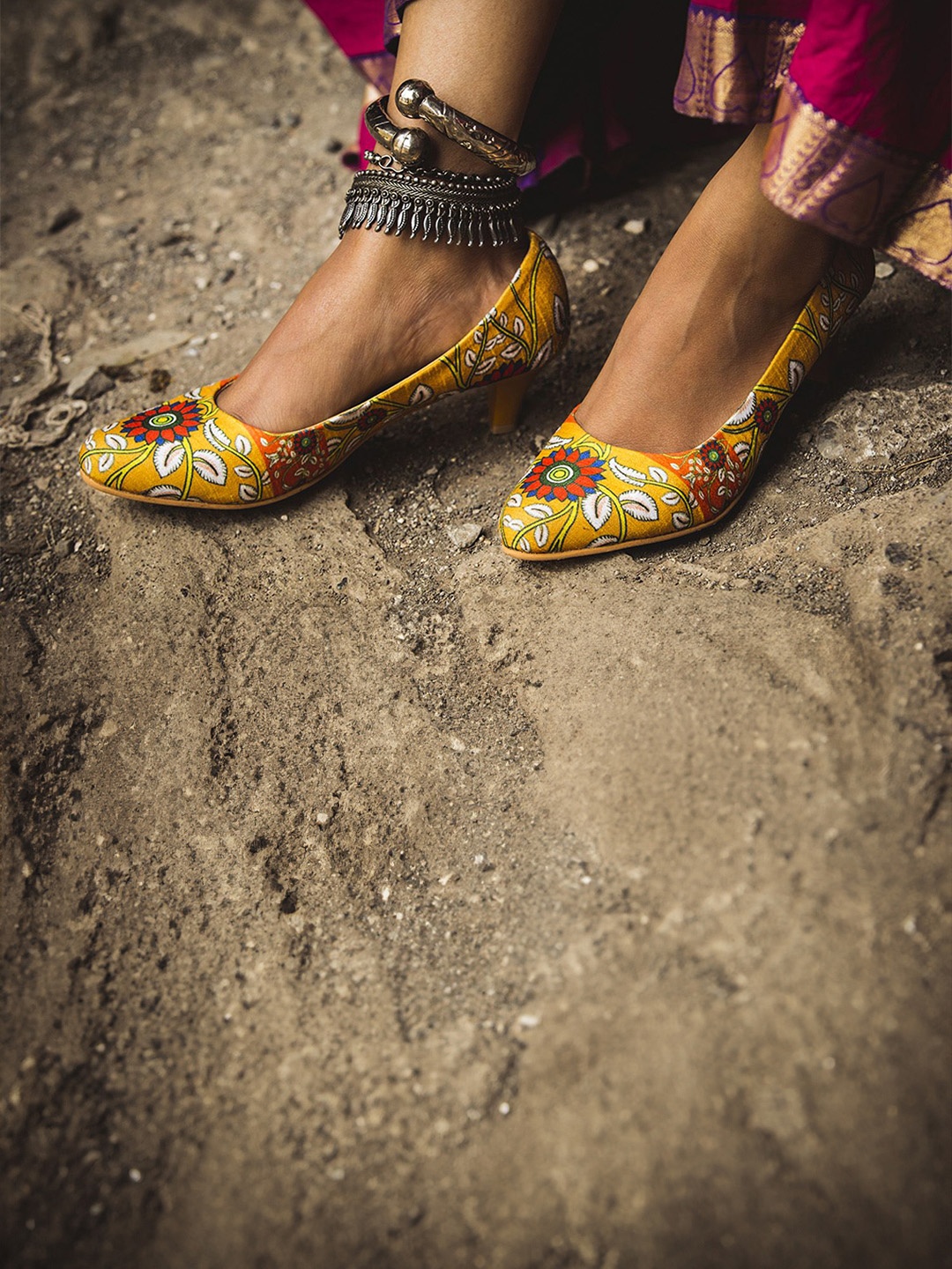 

Kanvas Printed Kitten Heel Pumps, Yellow