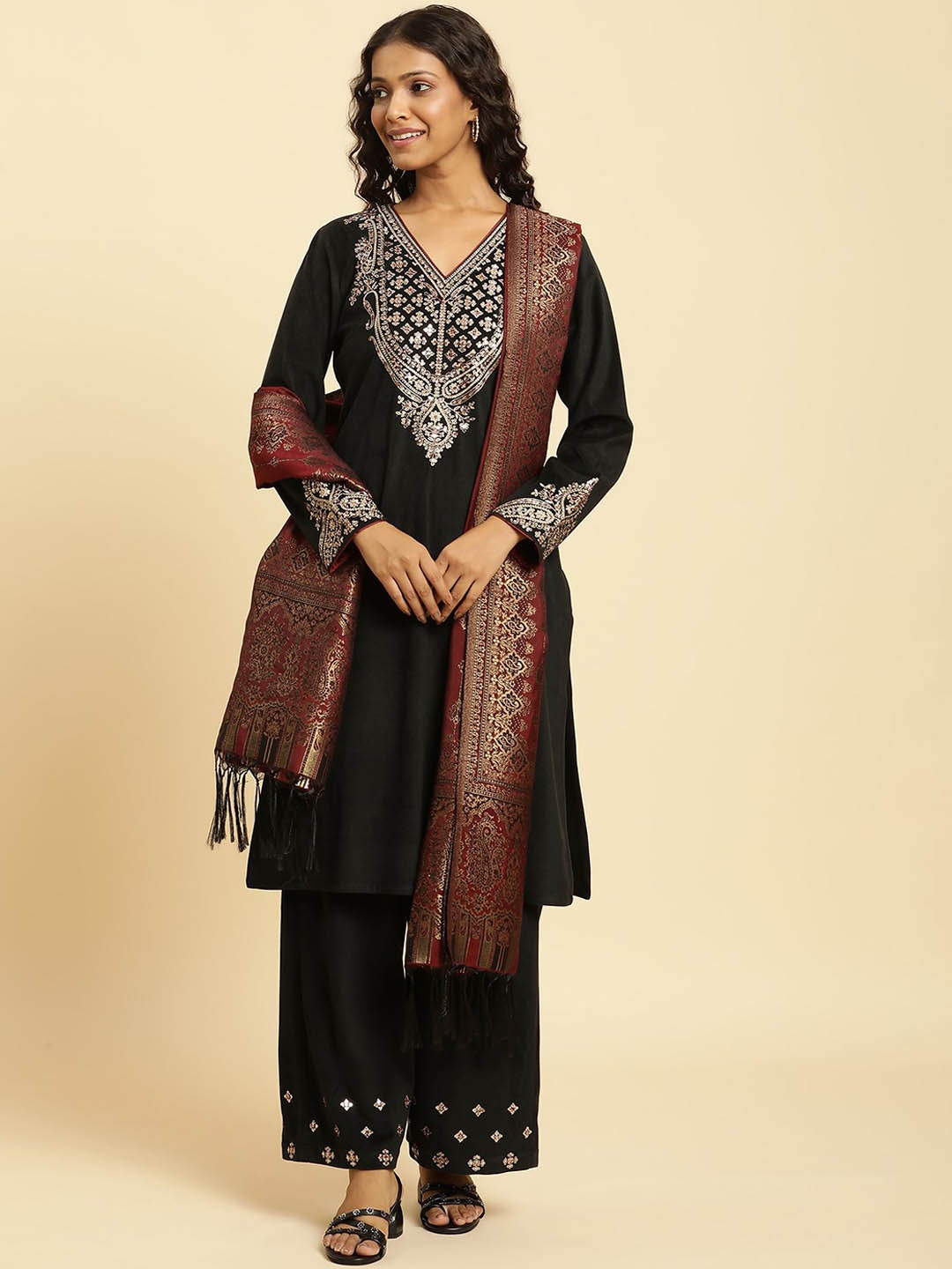 

W Ethnic Motifs Sequinned V-Neck Velvet Straight Kurta With Palazzo And Dupatta, Black