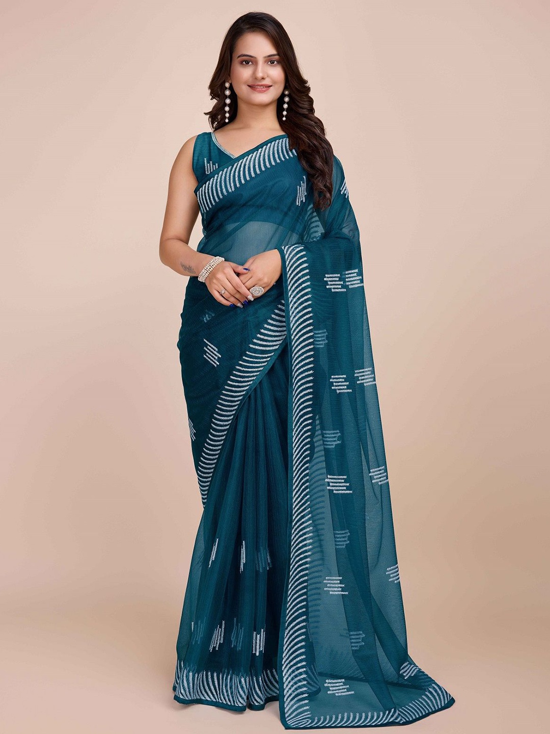 

choiceit Floral Embroidered Net Saree, Green