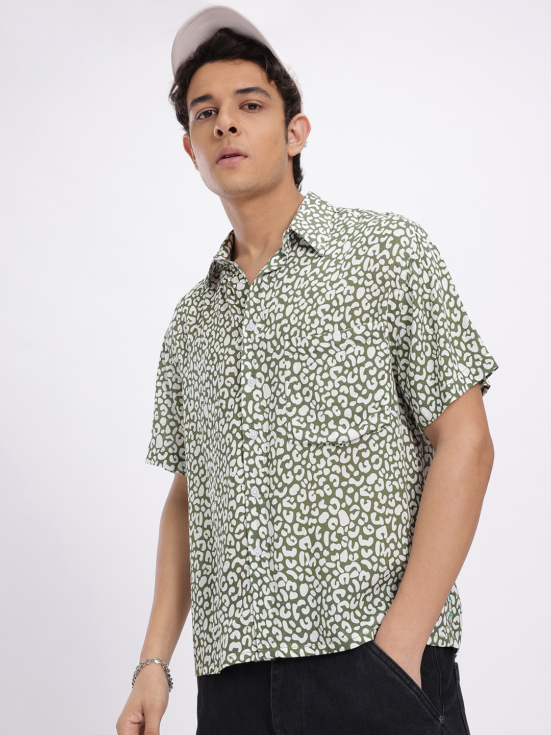 

glitchez Wanderlust Wear Printed Regular Fit Shirt, Off white
