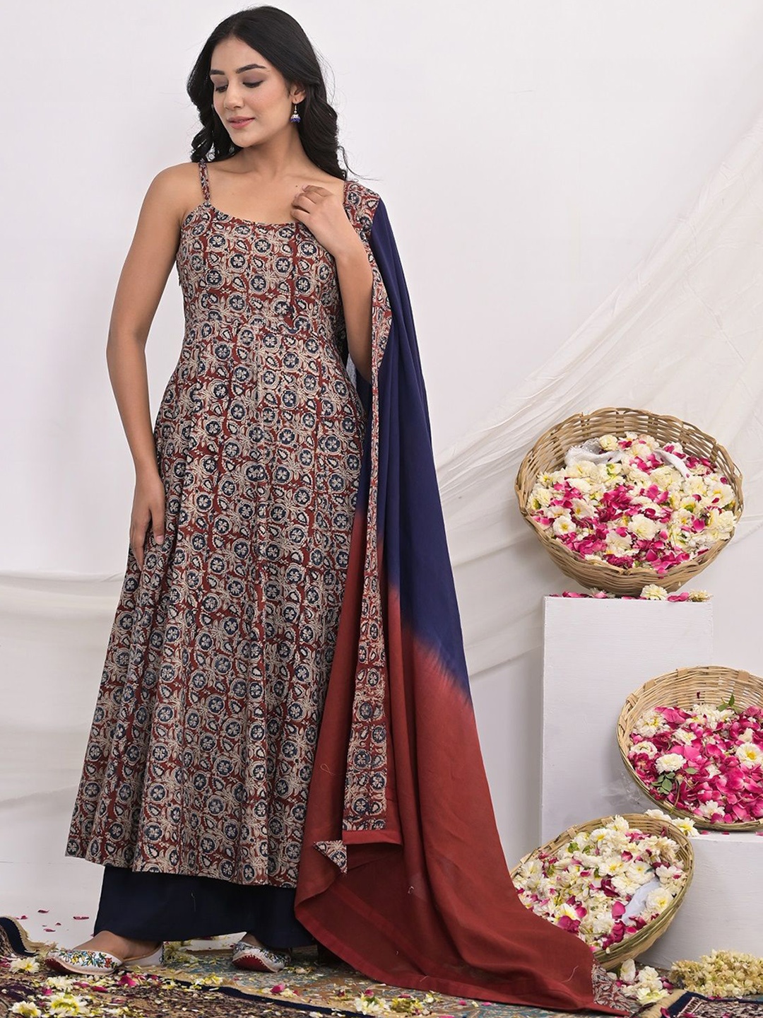 

MAHUKAA Cotton Kalamkari Anarka & Palazzo With Mulmul Dupatta Set, Maroon