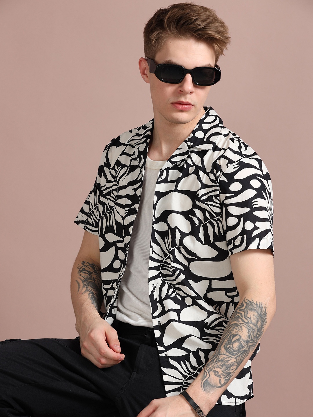 

StitchX Men Half Sleeve Leaf Printed Resort Cotton Cuban Collar Shirt, White