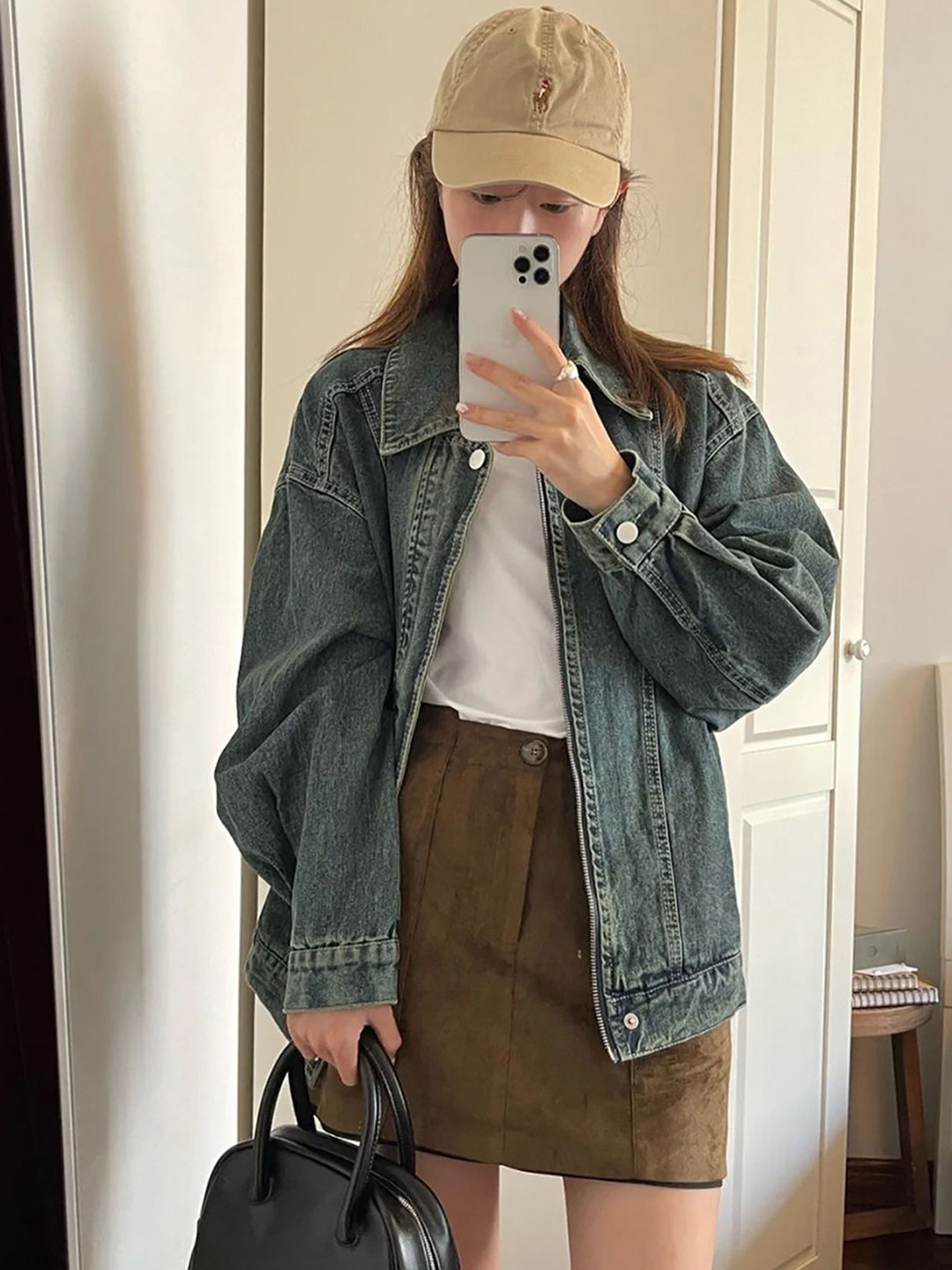 

StyleCast x Revolte Women Spread Collar Washed Solid Cotton Casual Denim Insulator Jacket, Blue