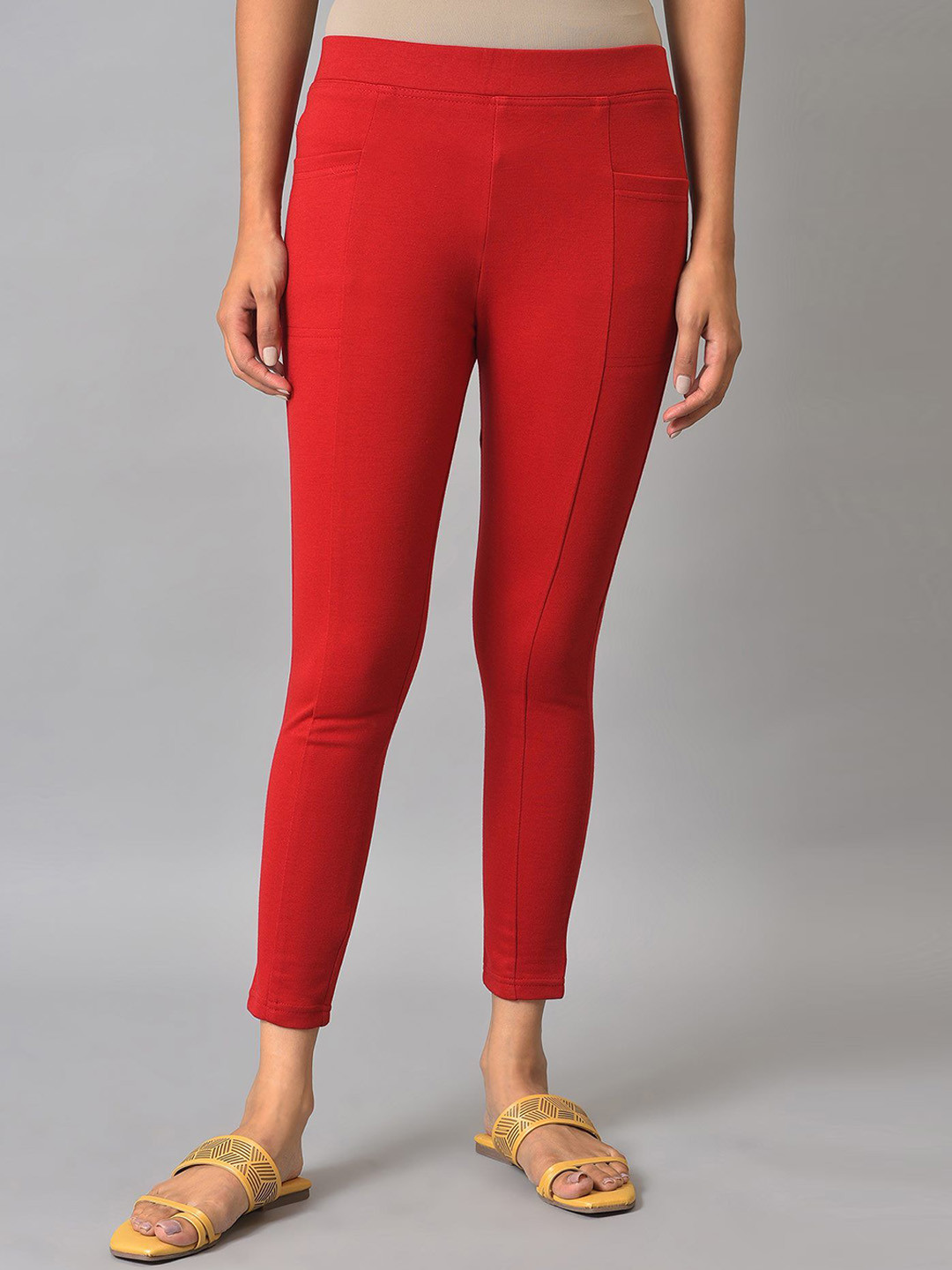 

AURELIA Women Skinny Fit Trousers, Red