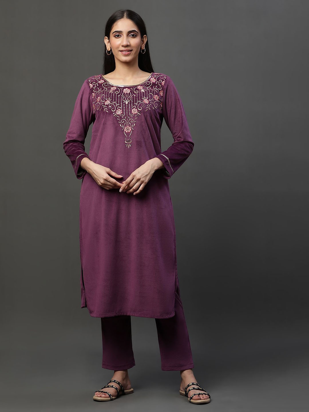 

AURELIA Floral Embroidered Round Neck Sequinned Straight Kurta With Trousers, Purple