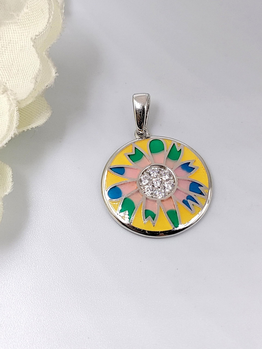 

AMONROO 925 Sterling Silver Rhodium-Plated Enamelled CZ Studded Round Floral Pendant