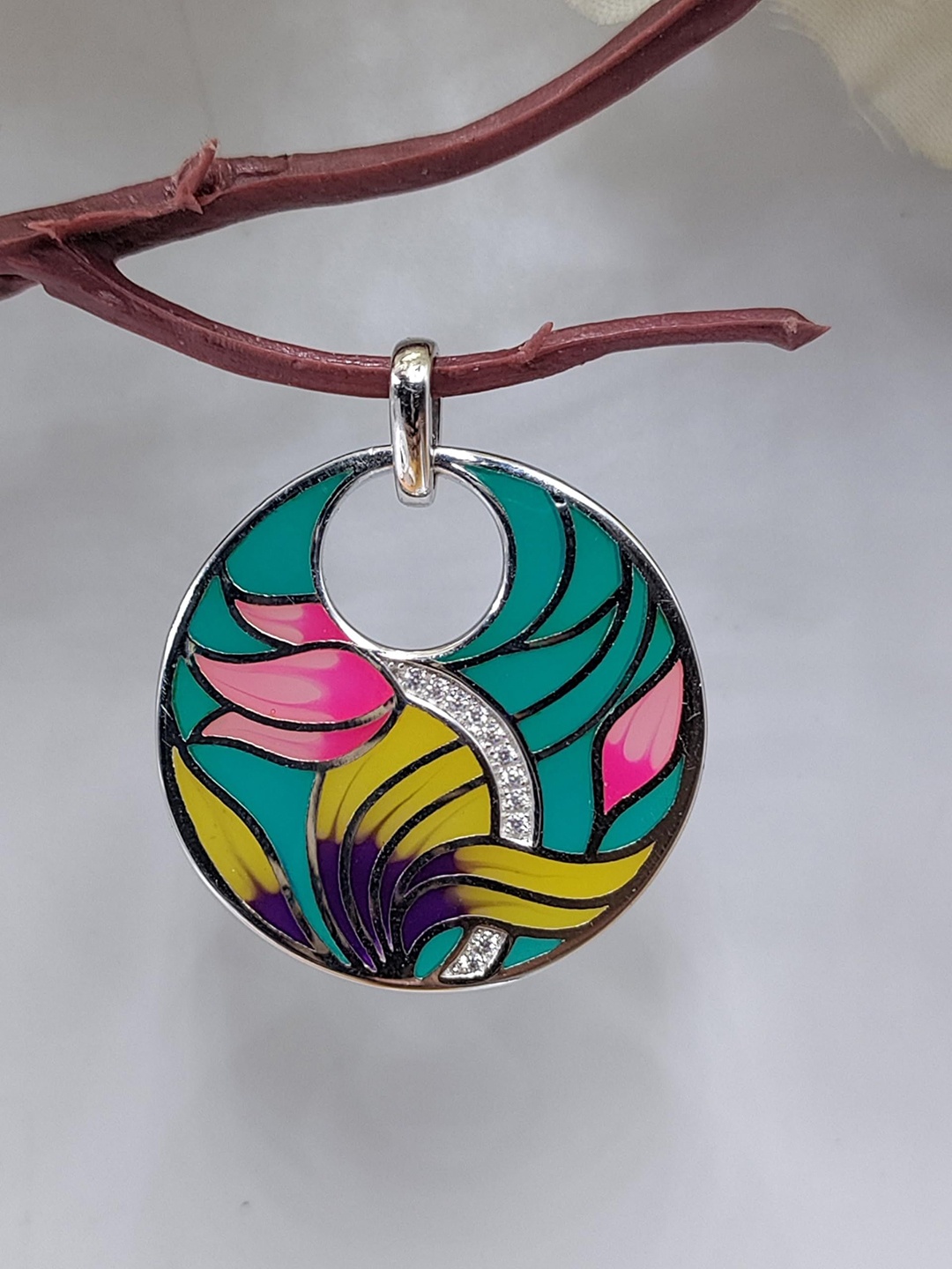 

AMONROO 925 Sterling Silver Rhodium-Plated Enamelled CZ Studded Circular Pendant