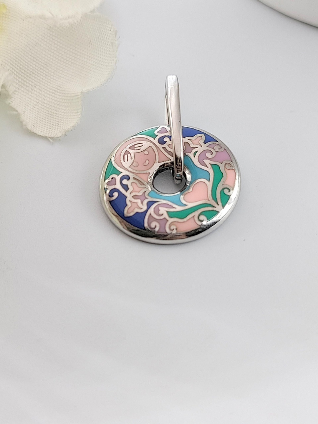 

AMONROO 925 Sterling Silver Rhodium-Plated Enamelled Doll Design Pendant
