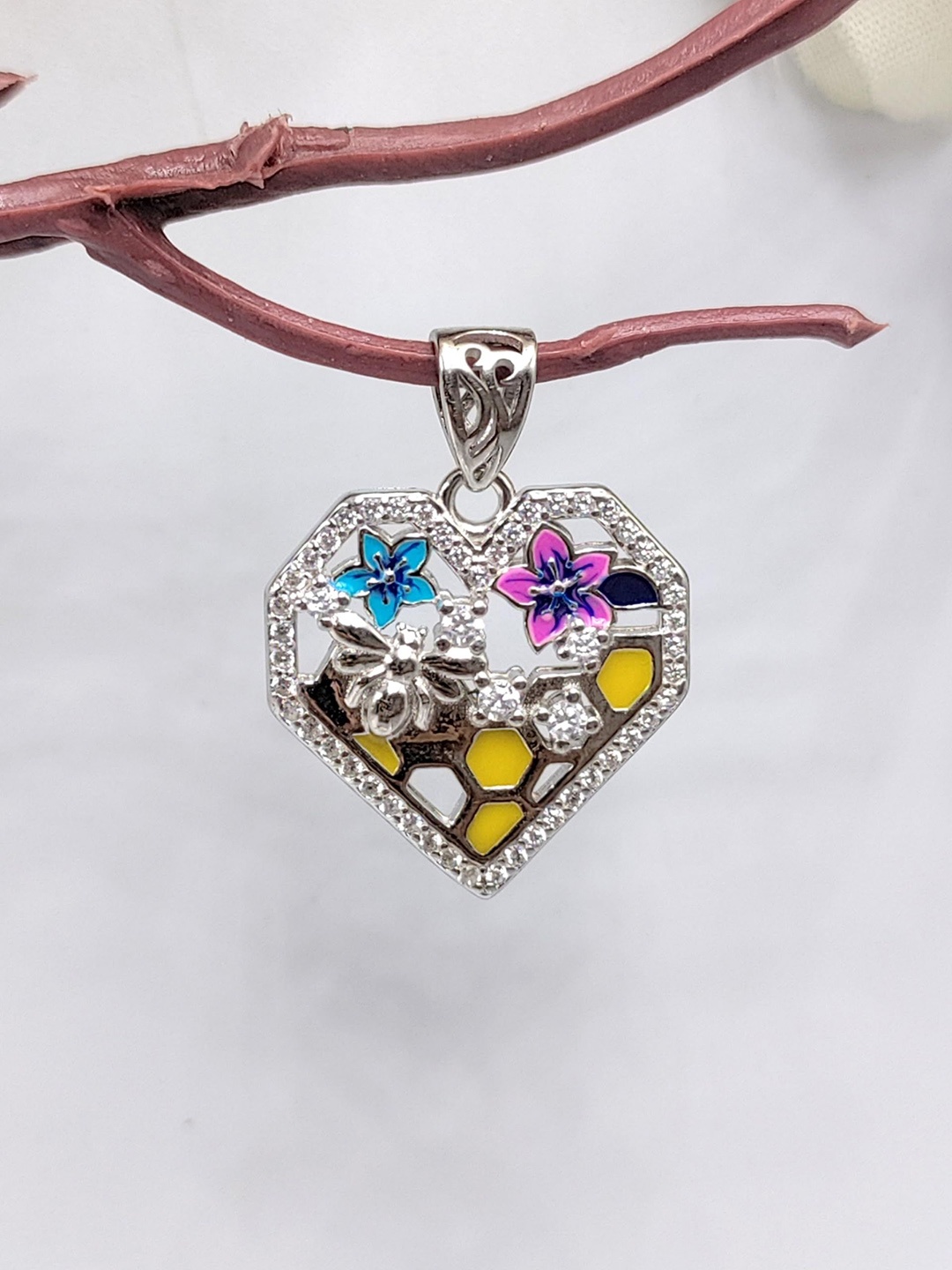 

AMONROO 925 Sterling Silver Rhodium-Plated Enamelled CZ Studded Heart Shaped Pendant