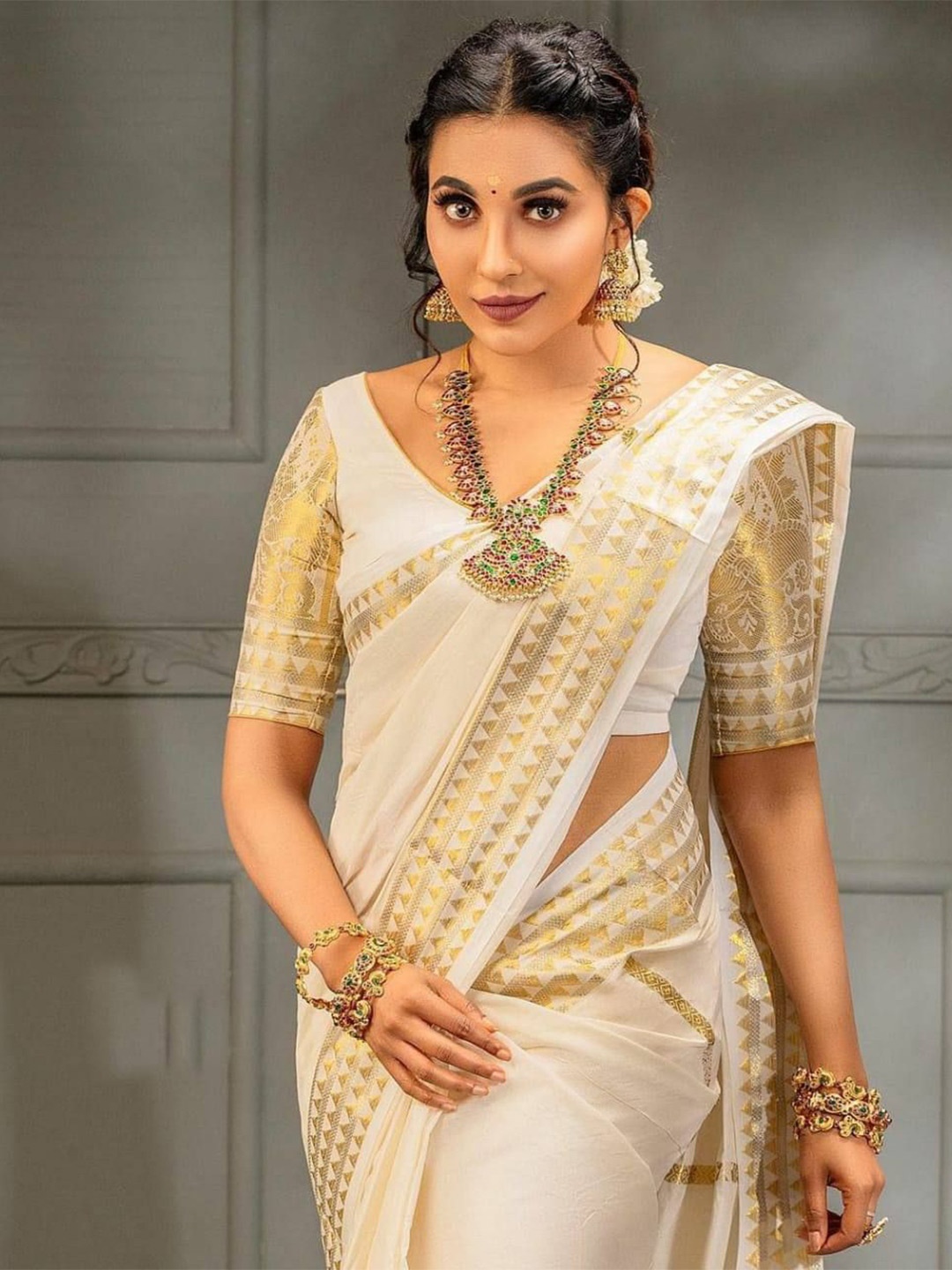 

KALINI Woven Design Zari Banarasi Saree, Off white