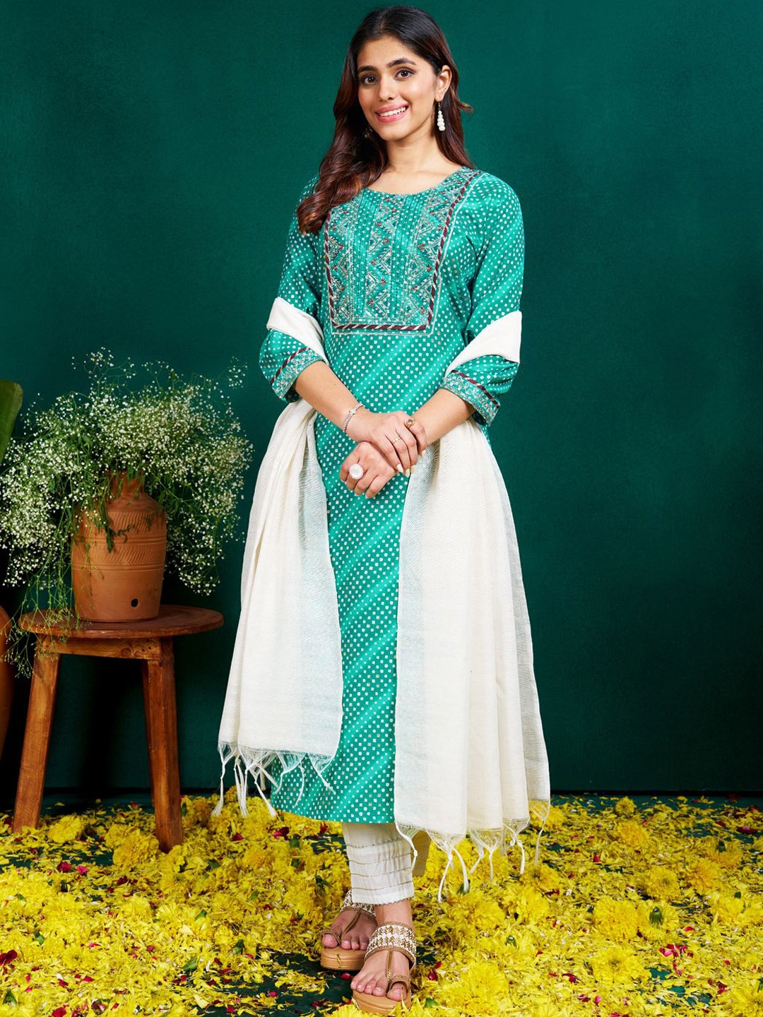 

Anouk Bandhani Embroidered Sequinned Kurti with Trousers & Dupatta, Sea green