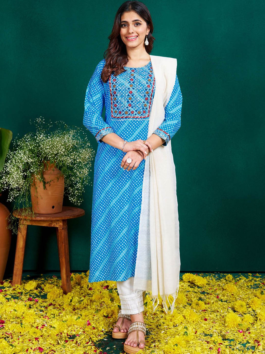 

Anouk Bandhani Embroidered Sequinned Kurti with Trousers & Dupatta, Blue