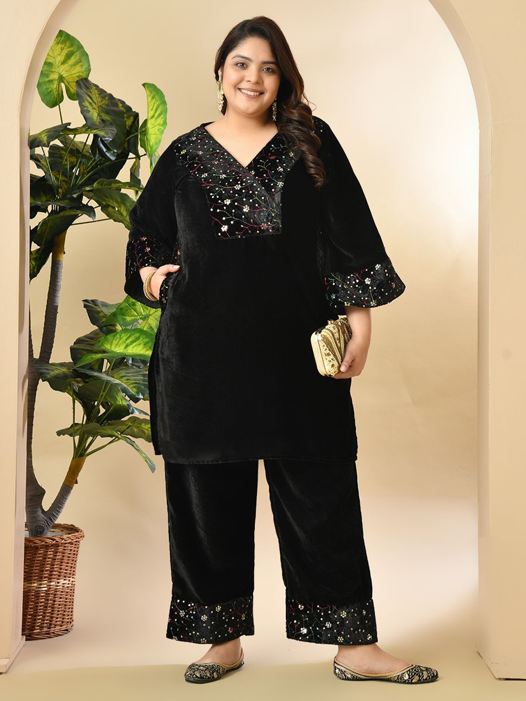 

PrettyPlus by Desinoor.com Plus Size Black Embroidered Velvet Co-ord Set