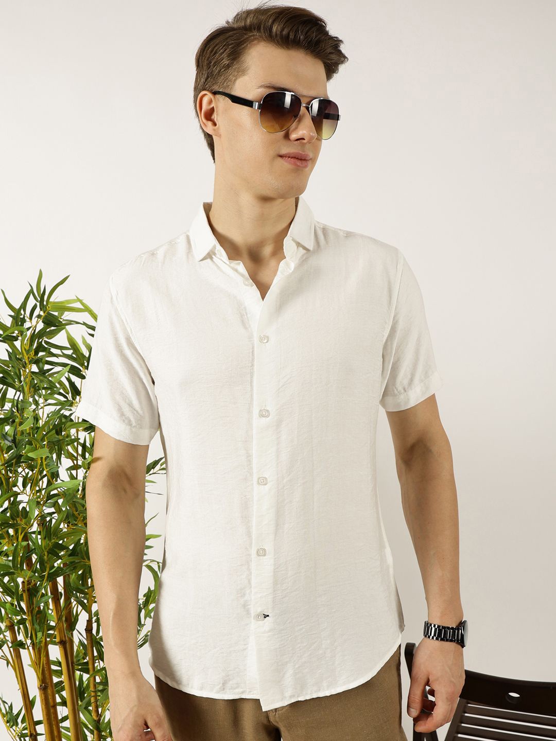 

Mast & Harbour Men Premium Spread Collar Solid Casual Shirt, Off white