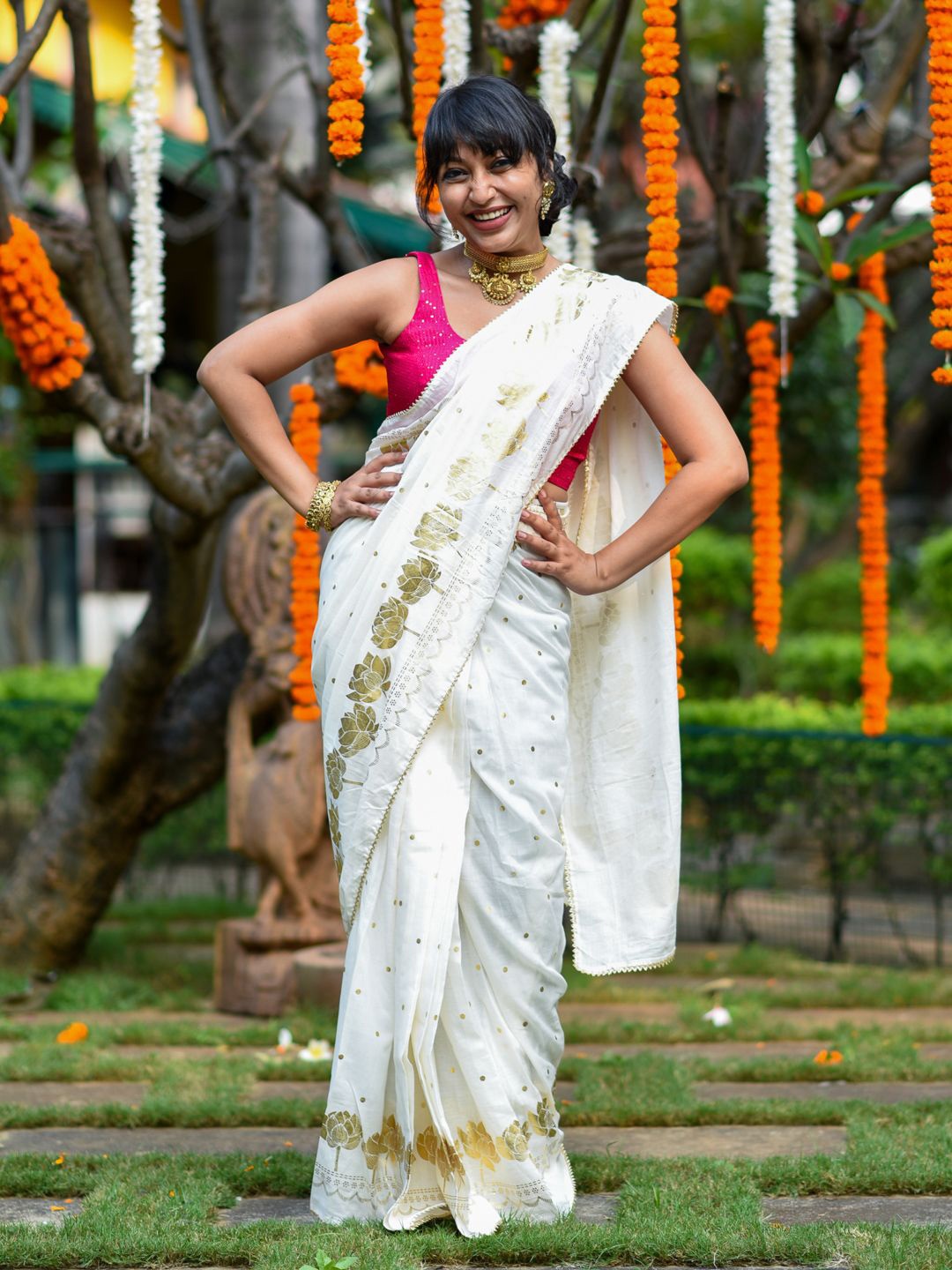 

Suta Floral Gotta Patti Ready to Wear Saree, White