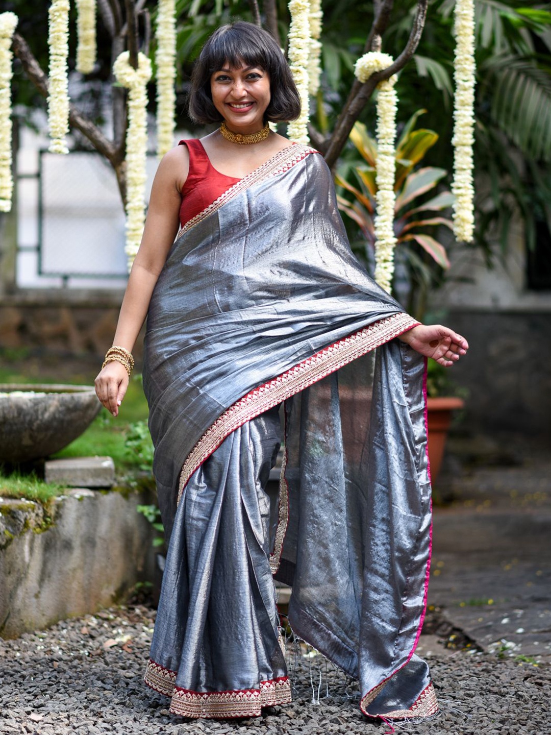 

Suta Embroidered Ready to Wear Saree, Silver