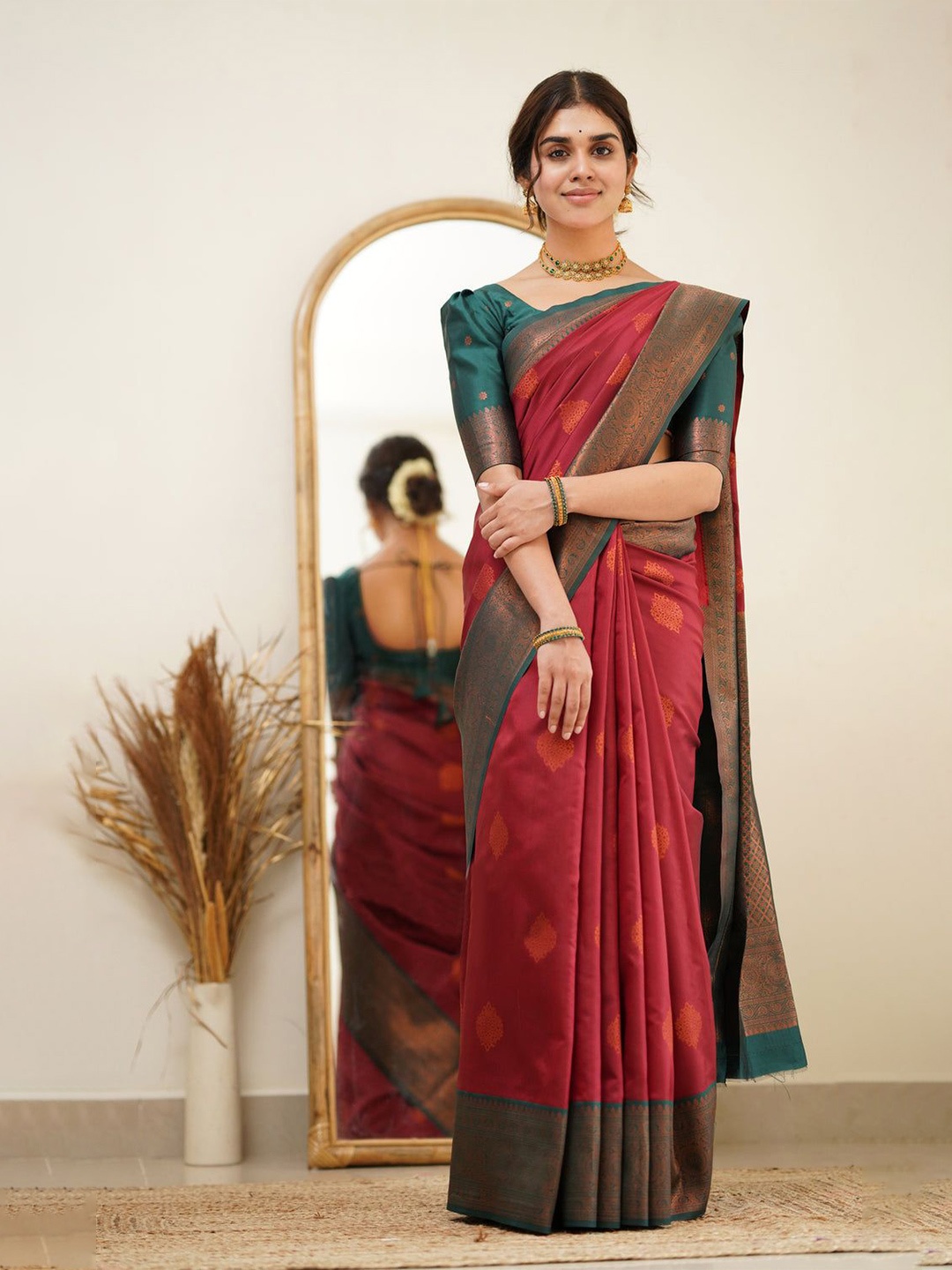

Taslar Woven Design Zari Pure Silk Banarasi Saree, Red