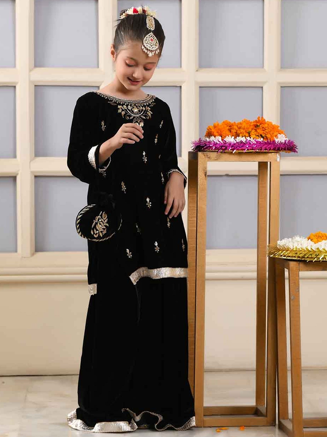 

BAESD Girls Ethnic Motifs Embroidered Gotta Patti A-Line Velvet Kurta Set, Black