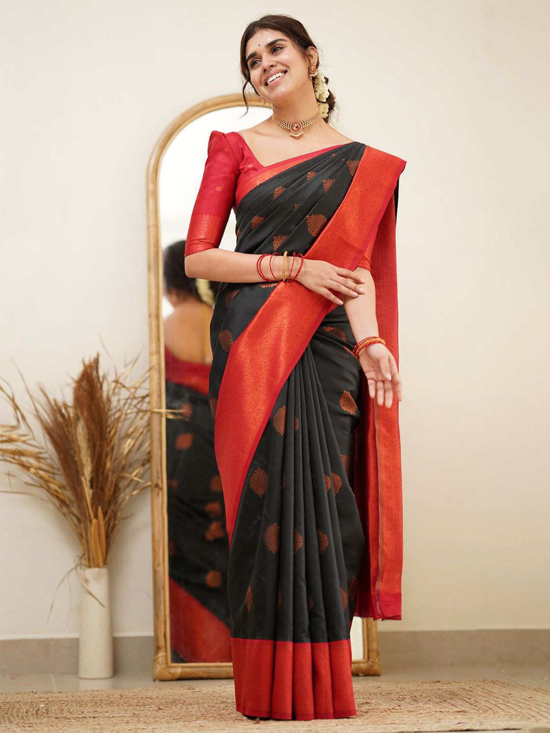 

Taslar Ethnic Motifs Zari Pure Silk Banarasi Saree, Black