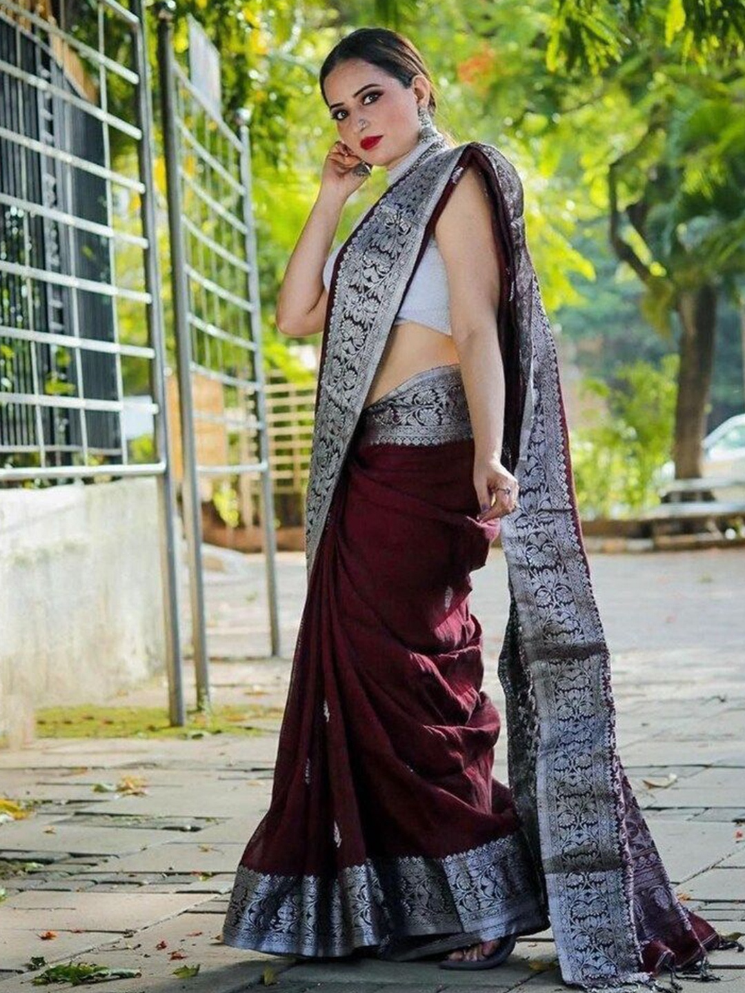 

Taslar Woven Design Zari Pure Silk Banarasi Saree, Maroon