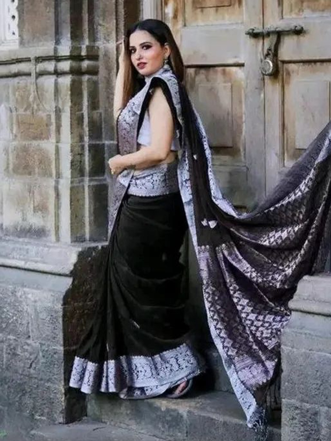 

Taslar Ethnic Motifs Woven Design Pure Silk Banarasi Saree, Black