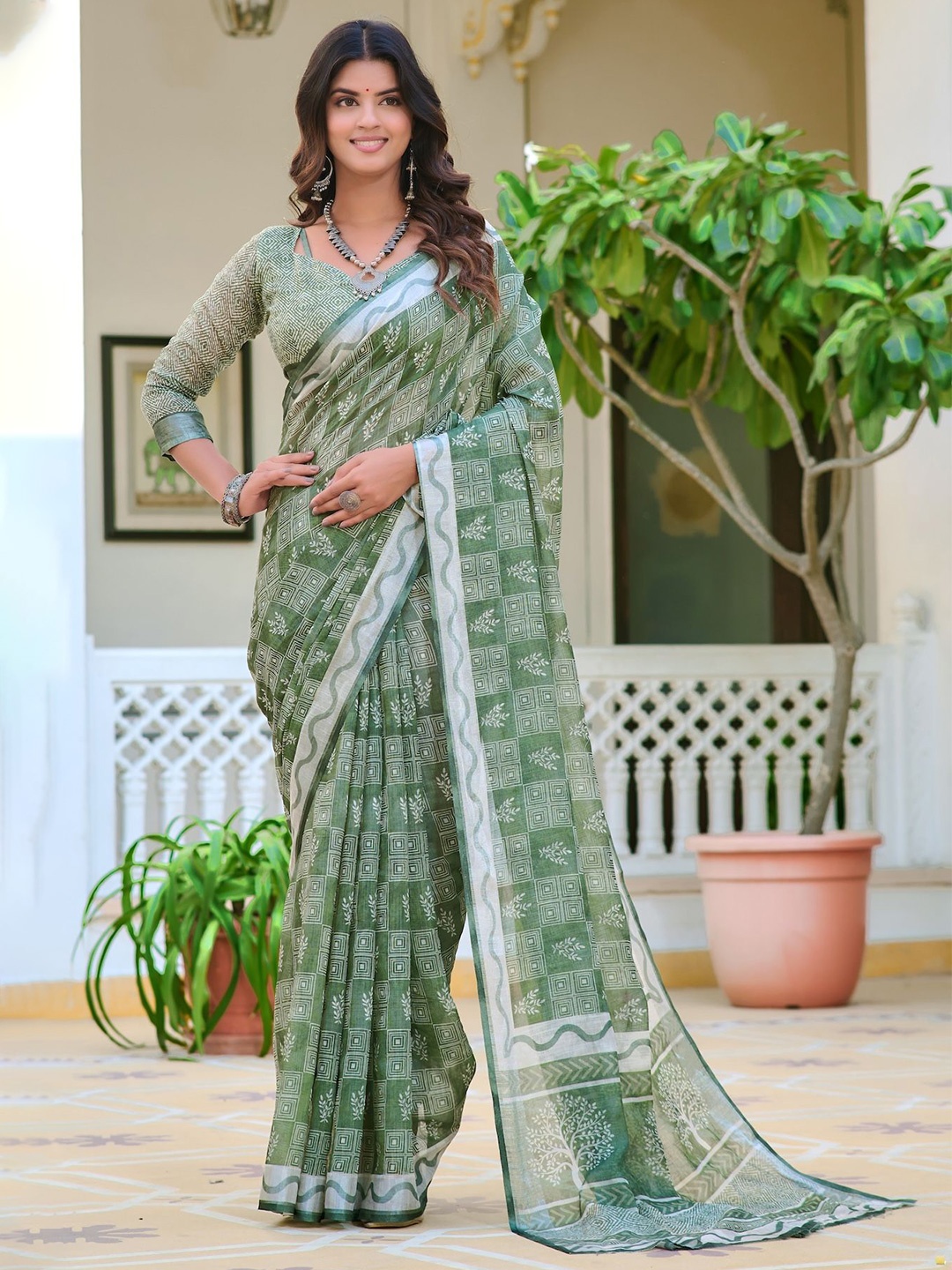 

Celeb Styles Floral Linen Blend Saree, Green
