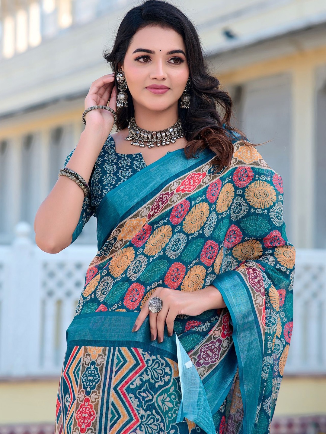 

Celeb Styles Floral Printed Saree With Blouse Piece, Teal