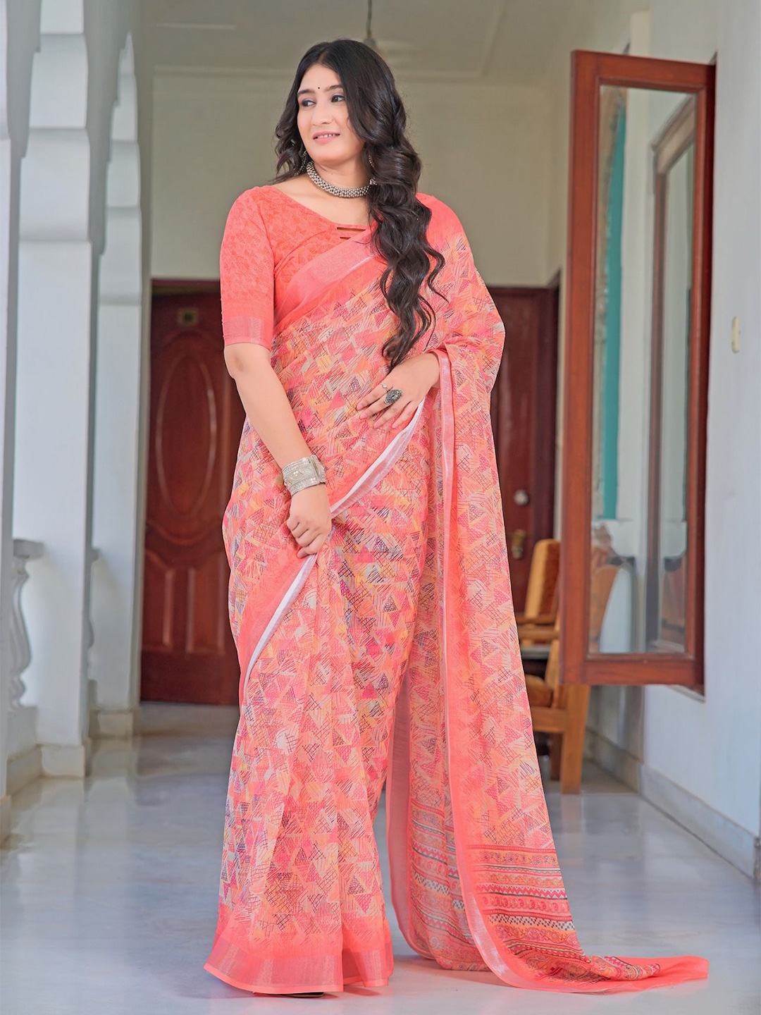 

Celeb Styles Floral Printed Saree With Blouse Piece, Orange
