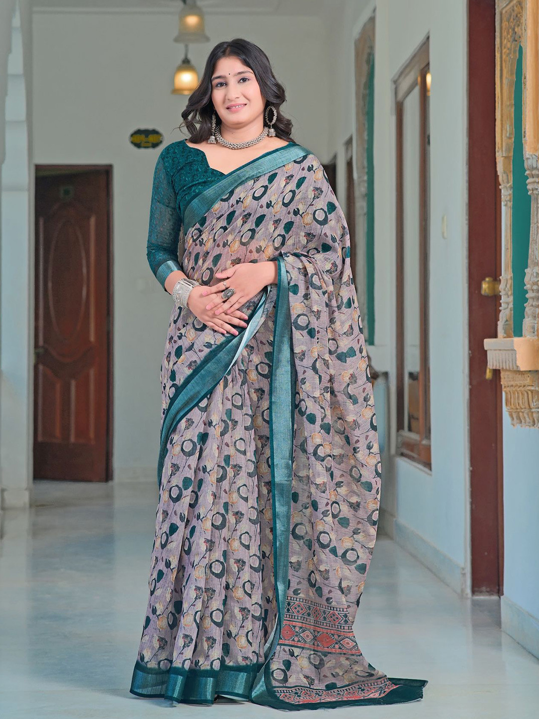 

Celeb Styles Women Digital Printed Saree, Grey