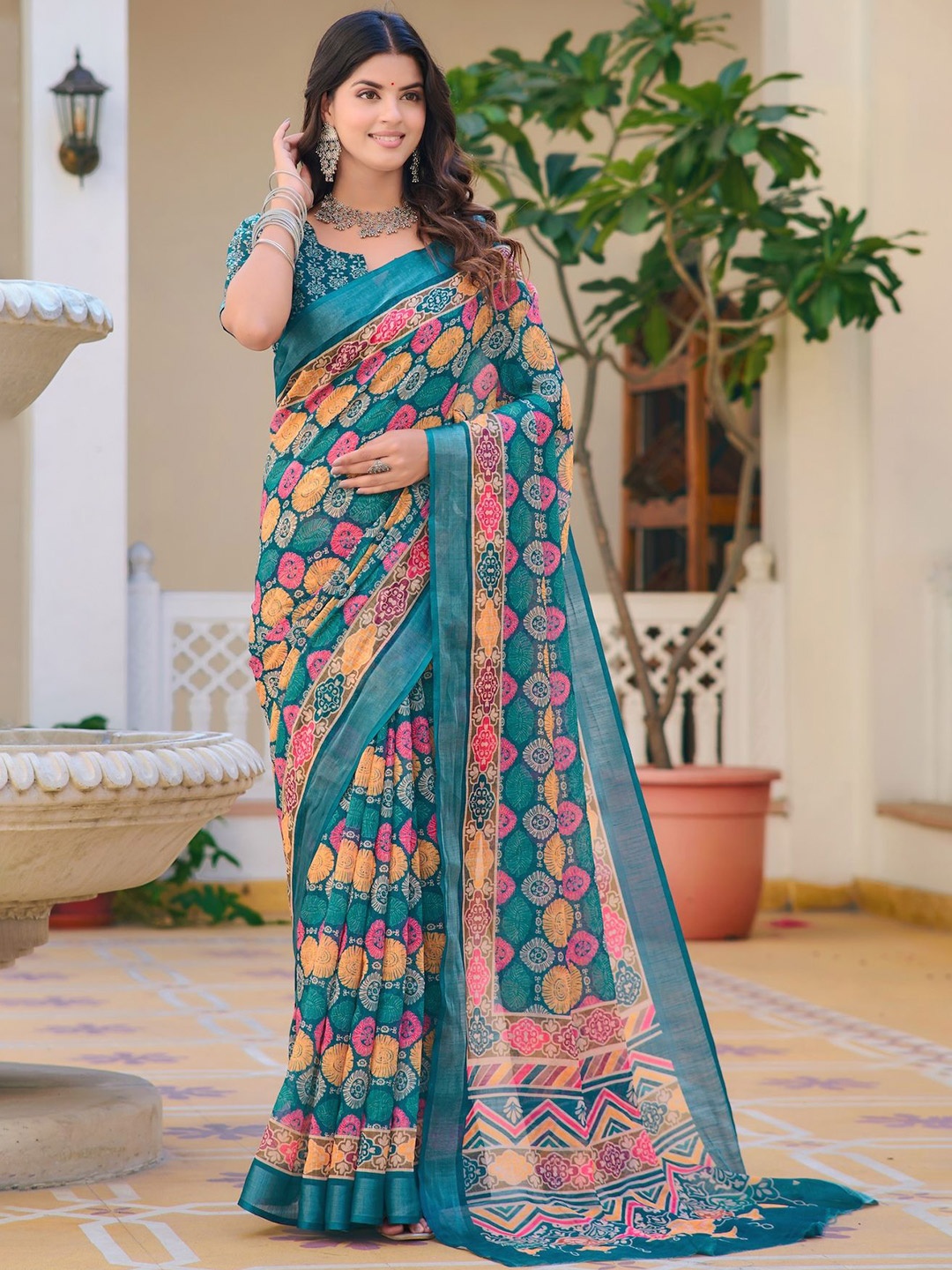 

Celeb Styles Floral Printed Saree With Blouse Piece, Teal
