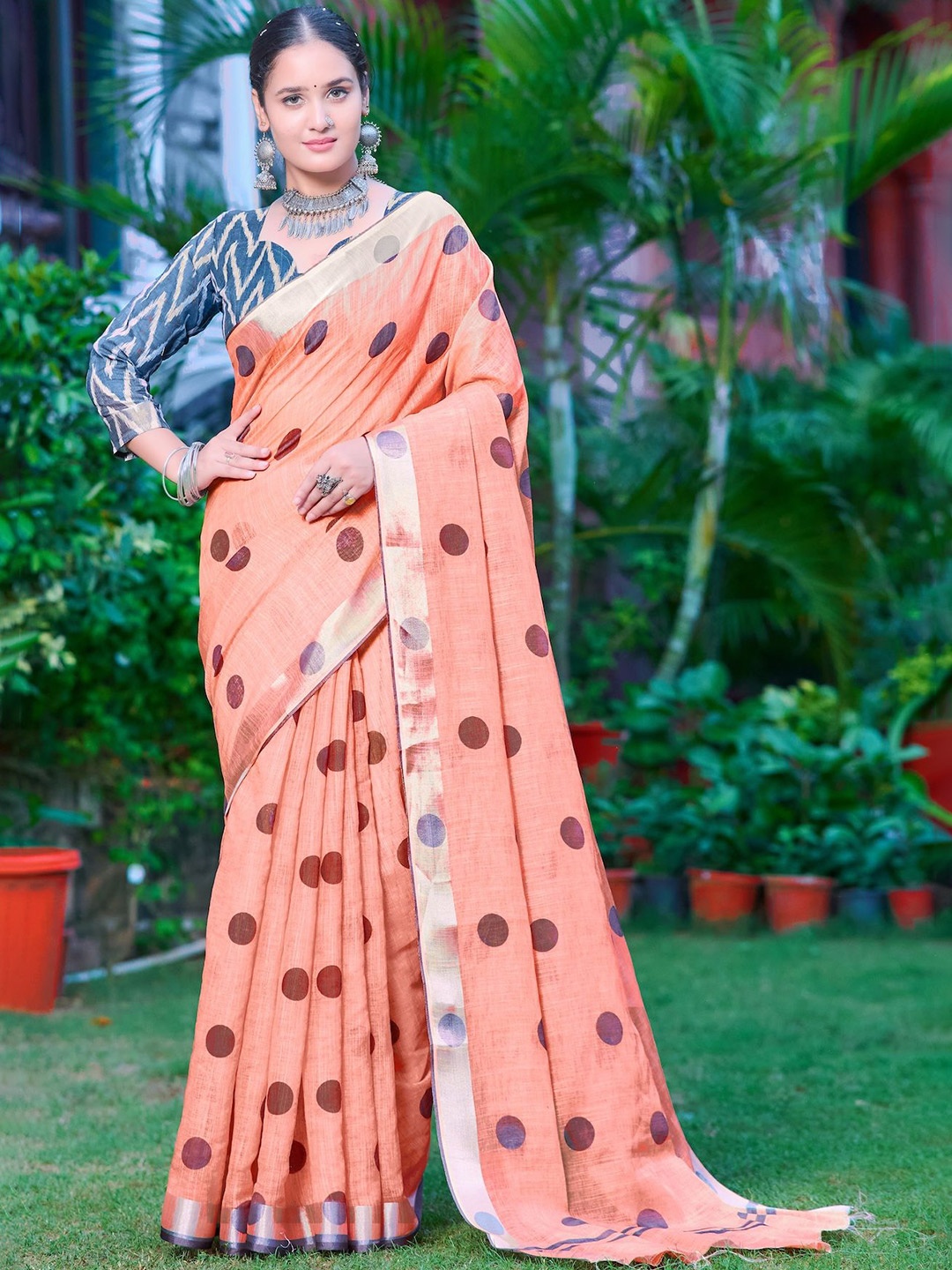 

Celeb Styles Floral Printed Saree, Orange