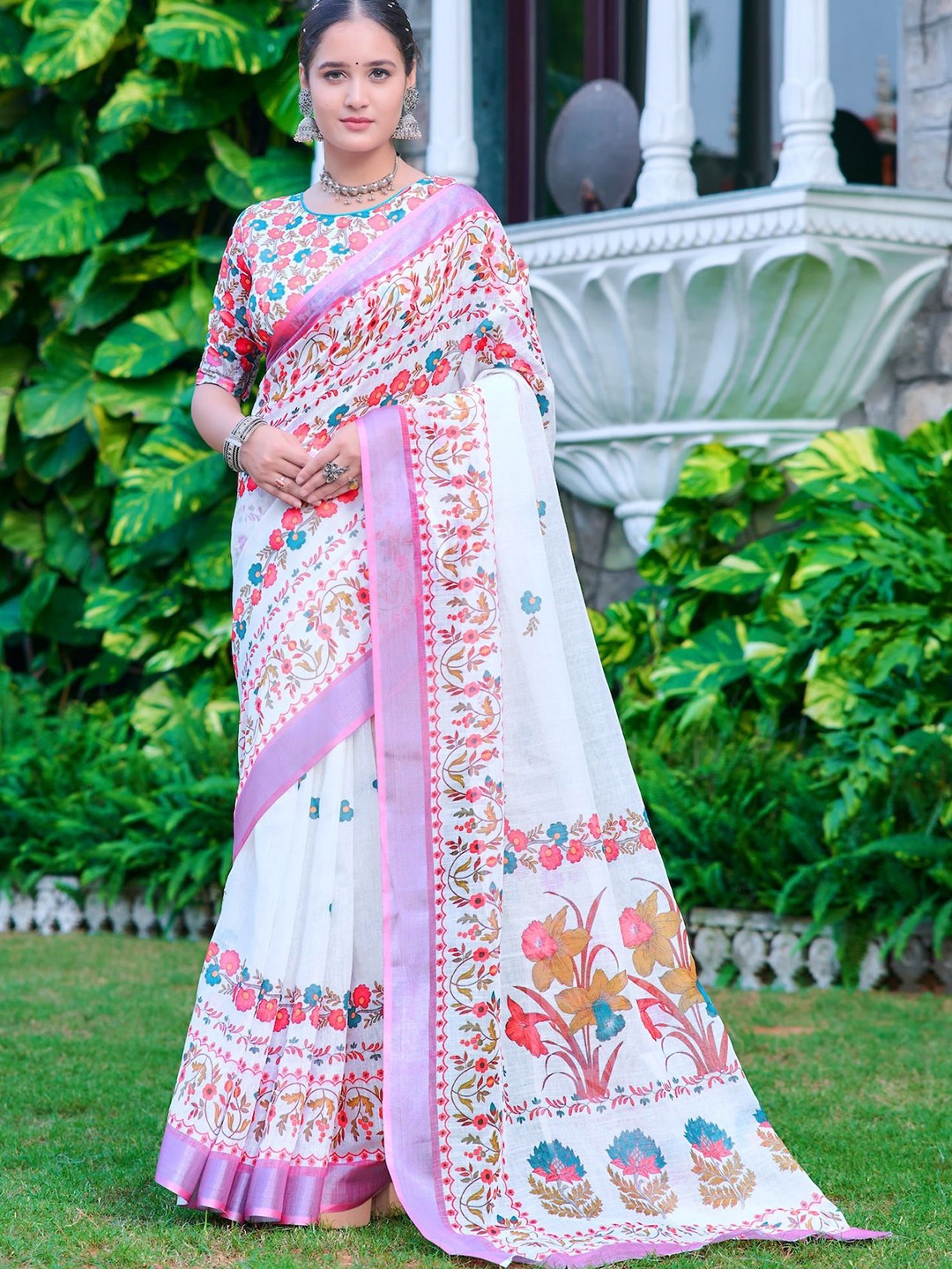 

Celeb Styles Floral Printed Zari Saree, White