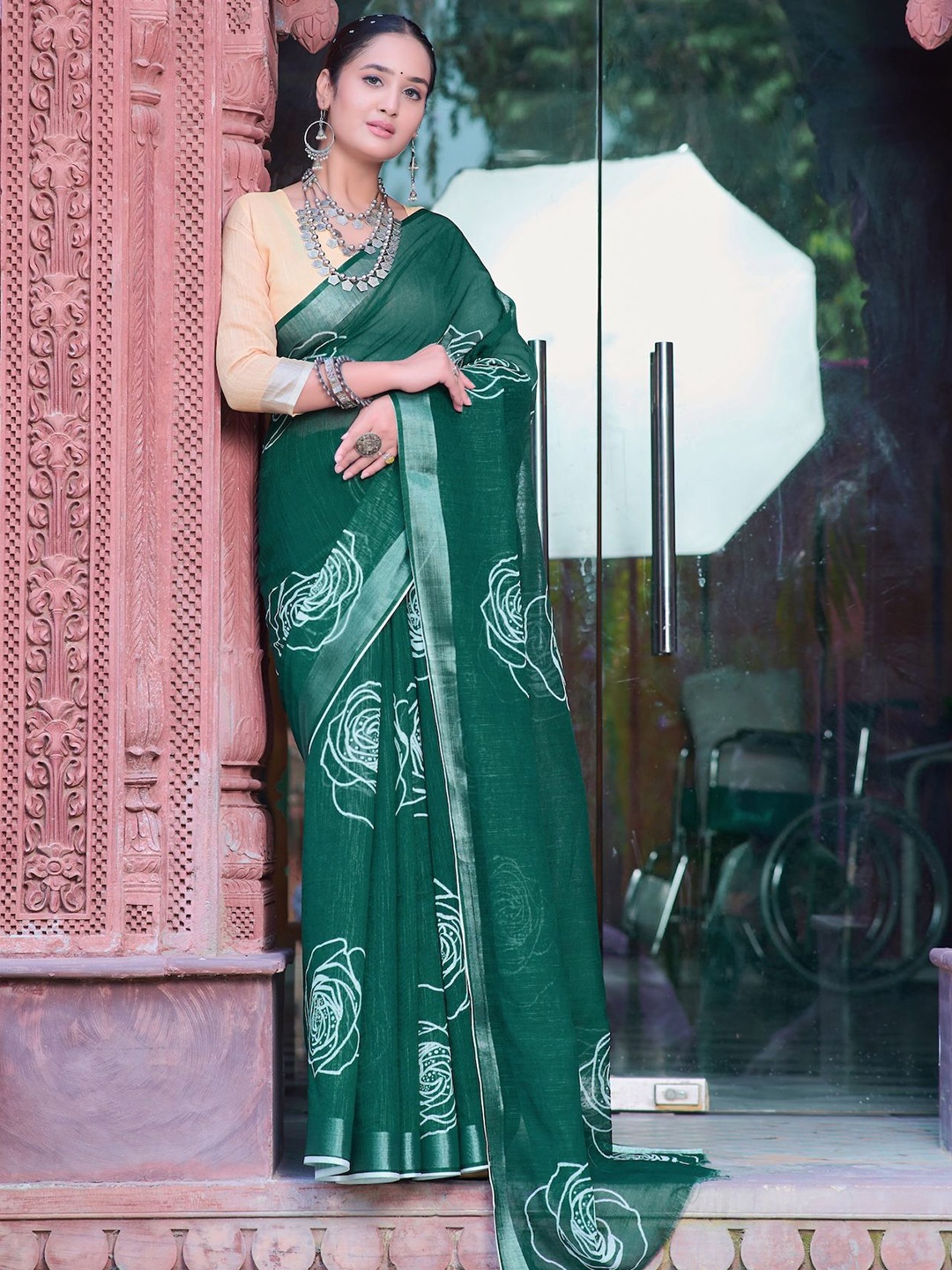

Celeb Styles Floral Printed Zari Saree, Green