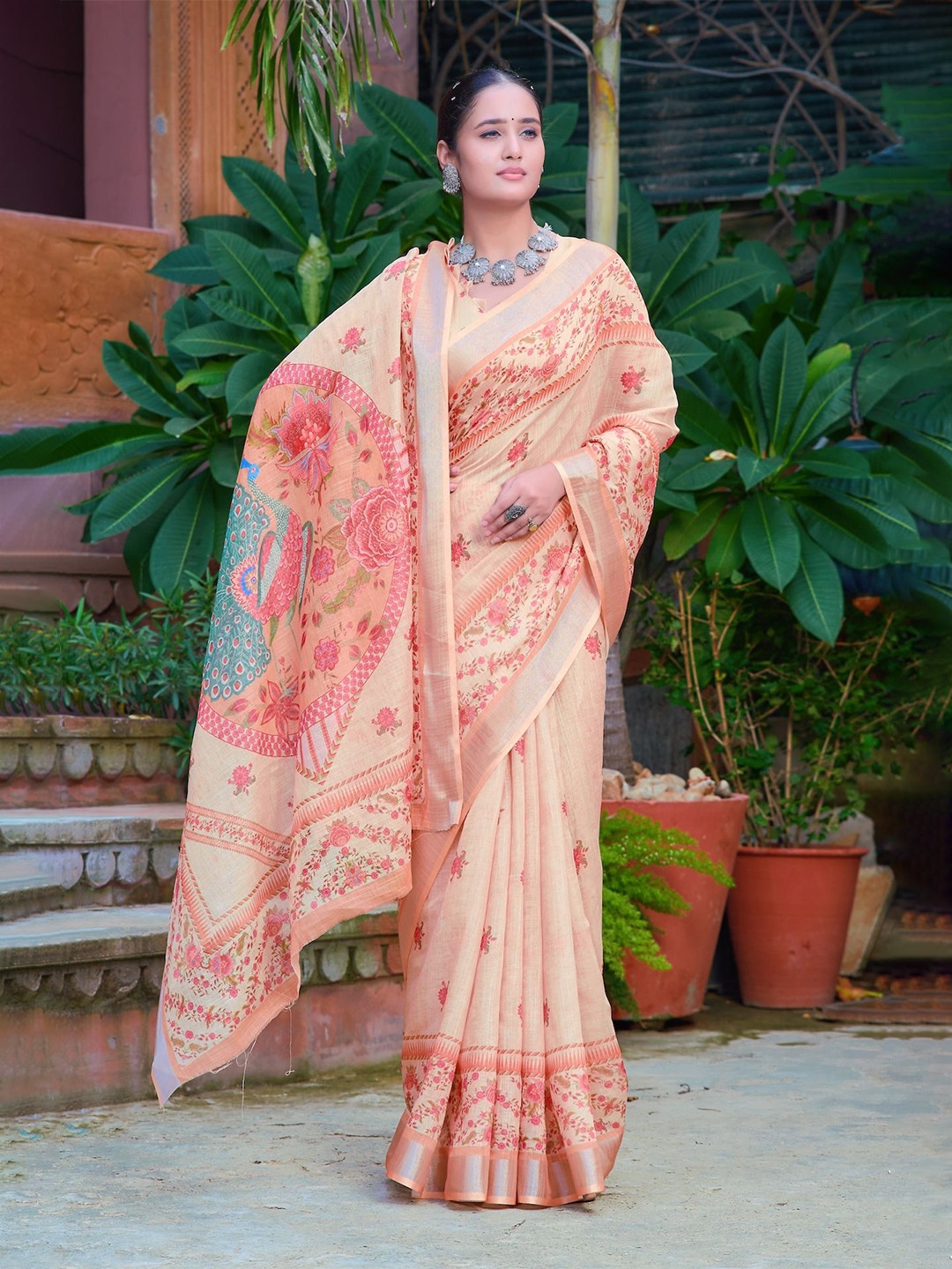 

Celeb Styles Floral Printed Zari Saree, Peach