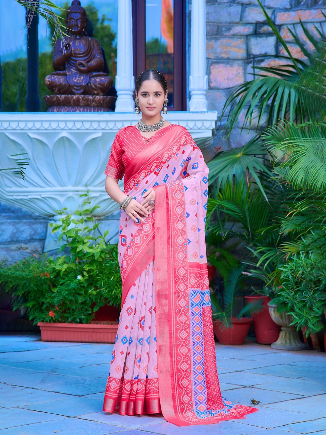 

Celeb Styles Zari Geometric Printed Saree, Pink