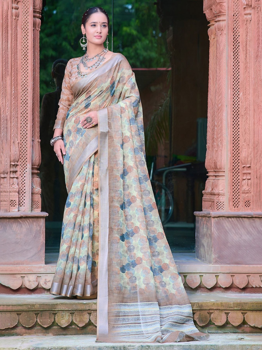 

Celeb Styles Geometric Printed Saree, Brown