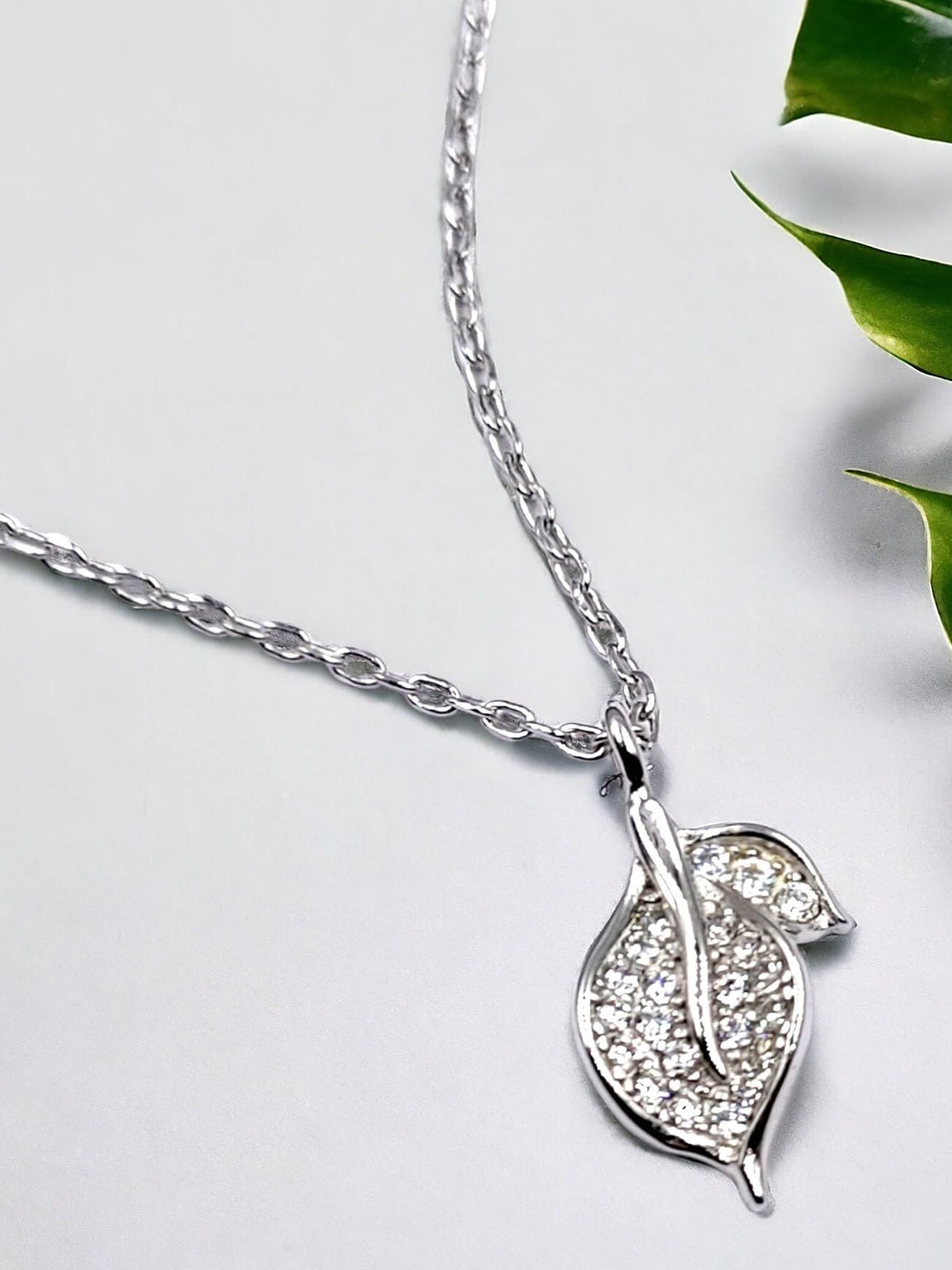 

AMONROO 925 Sterling Silver Rhodium-Plated CZ Studded Little Petals Charm Pendant Chain