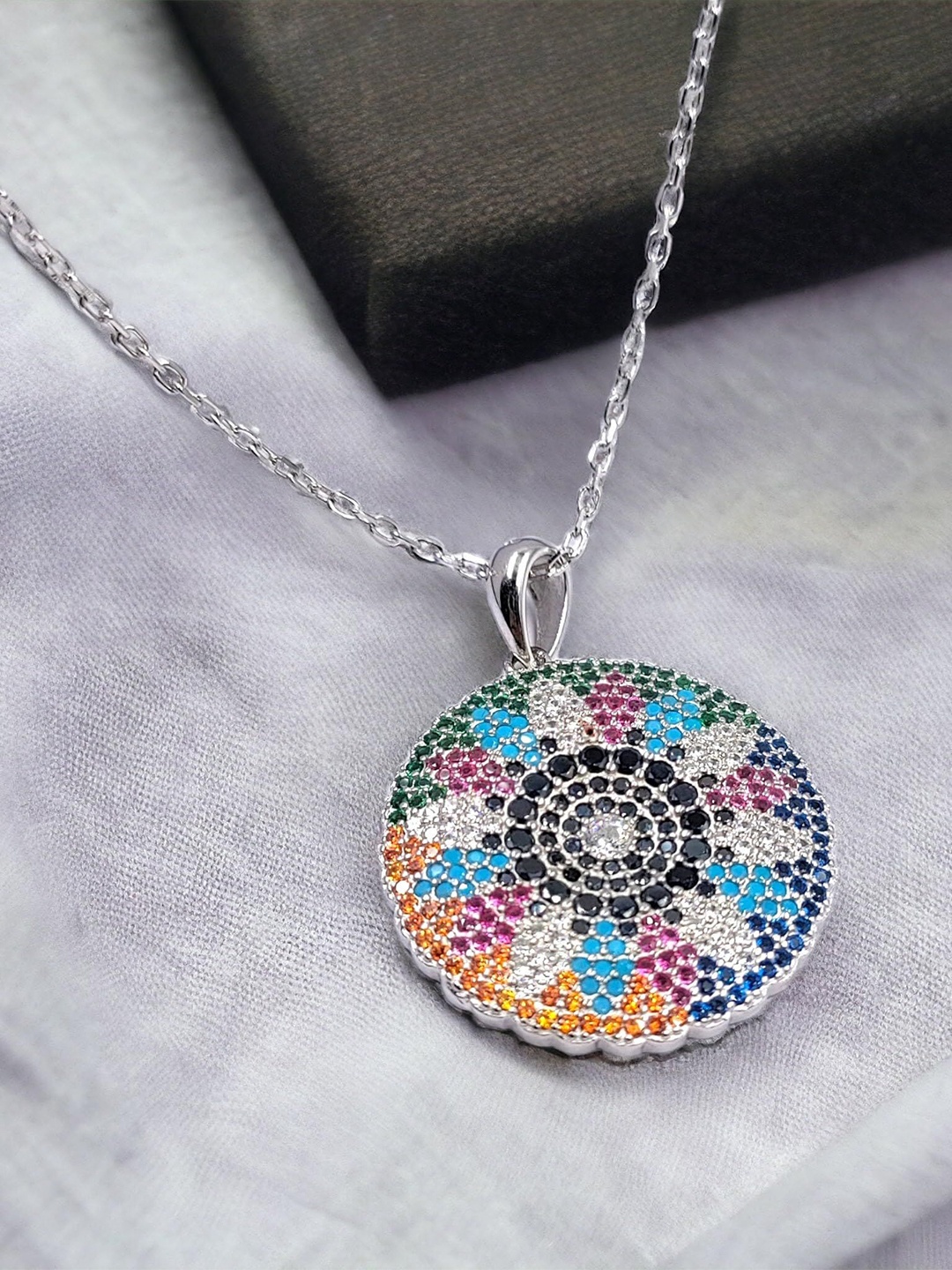 

AMONROO 925 Sterling Silver-Plated CZ Studded Circular-Shaped Pendant Chain