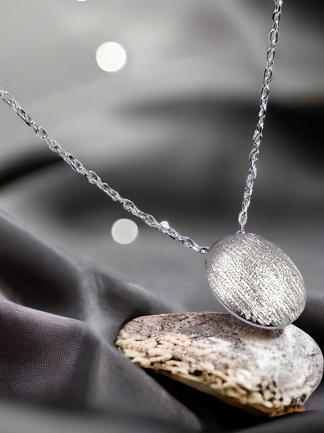 

AMONROO 925 Sterling Silver Rhodium-Plated CZ Studded Oval Shaped Pendant Chain