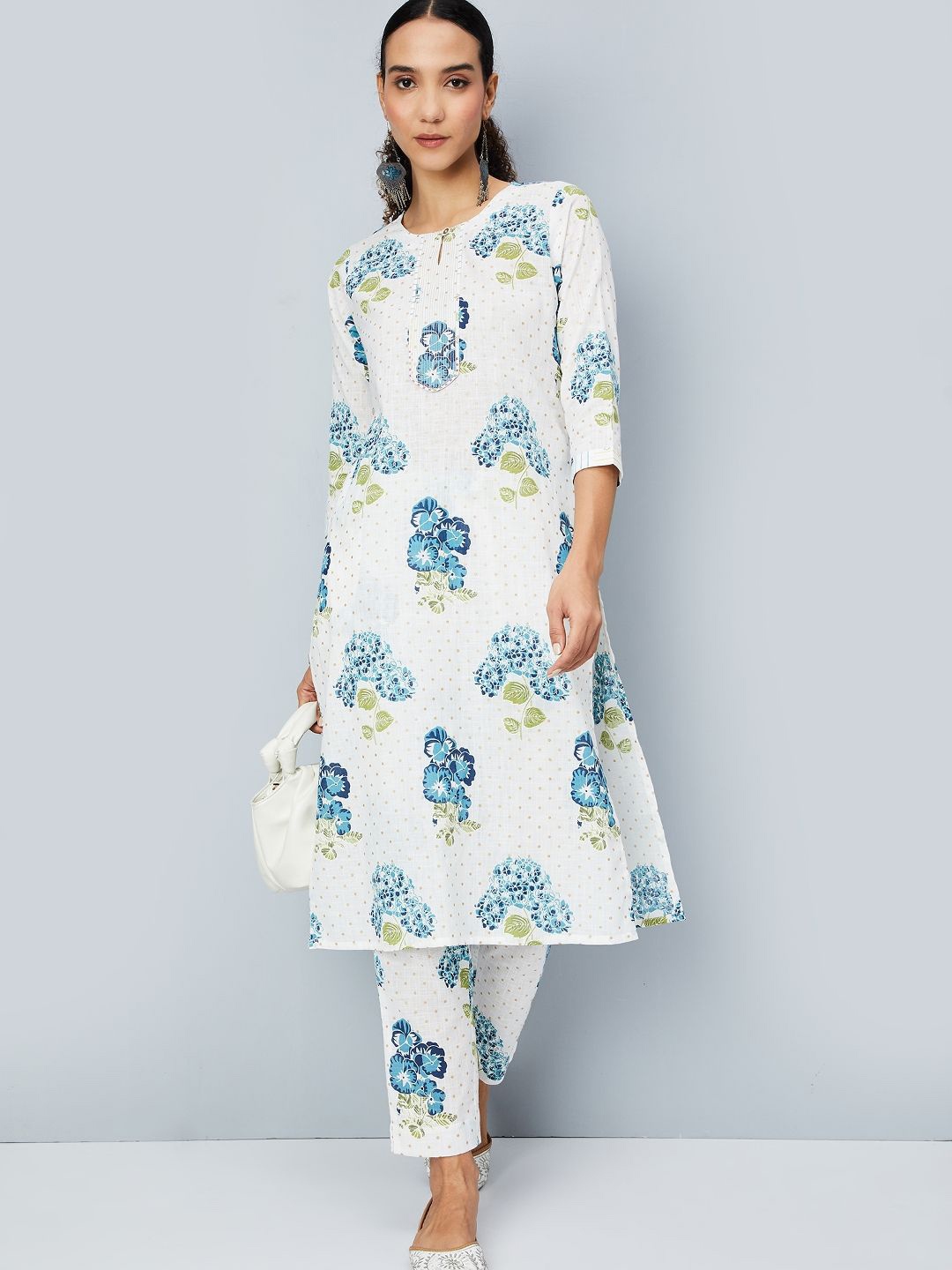 

max Floral Printed Keyhole Neck Straight Pure Cotton Kurta With Trouser, Off white